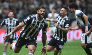 Hulk marcou os dois gols do Atlético sobre o Corinthians (foto: Gladyston Rodrigues/EM/DA.Press)