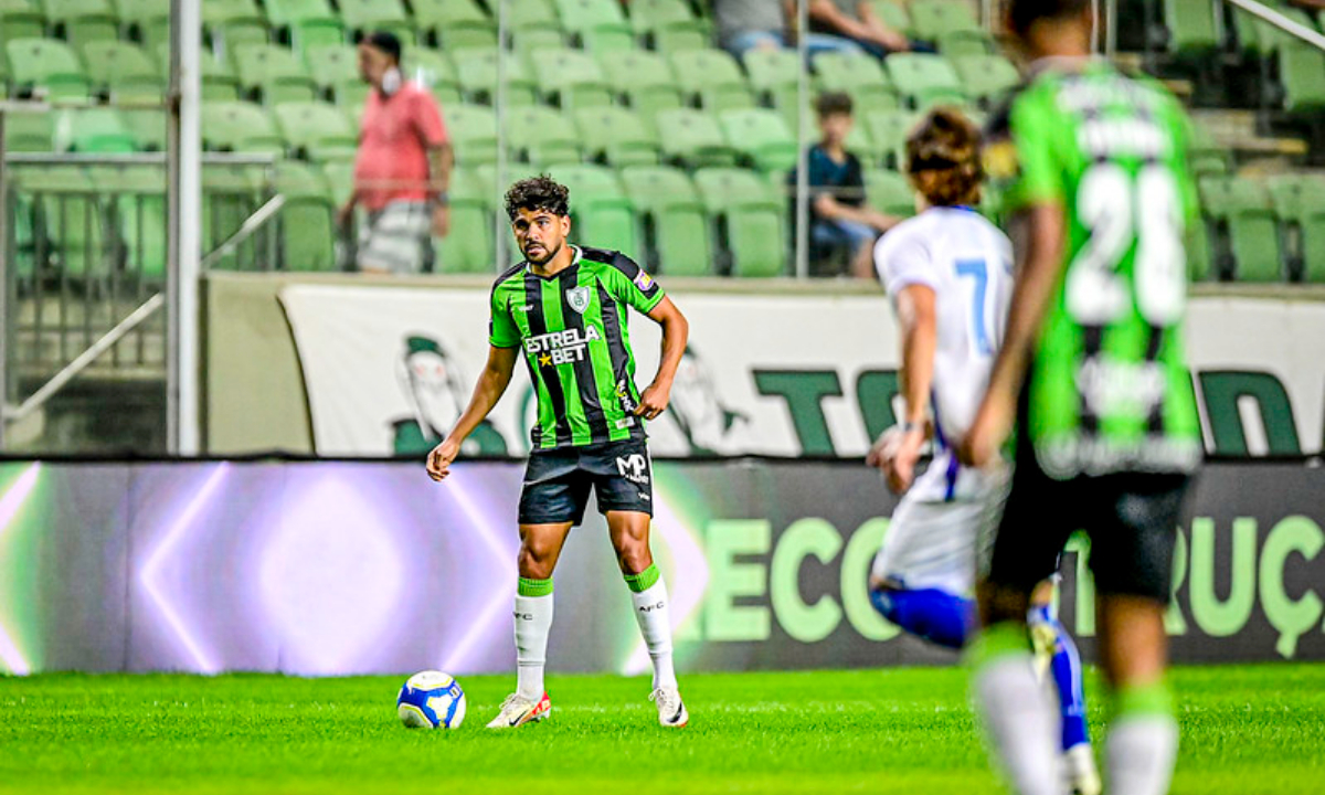 Daniel Borges em jogo da Série B (foto: Mourão Panda/América)