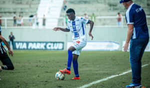 Garrinsha durante jogo pelo Aymorés (foto: Divulgação / Aymorés )