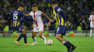 Jogadores de Internacional e Rosario, pela Sul-Americana (foto: Ricardo Duarte/Internacional)