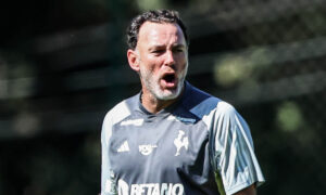 Gabriel Milito em treino do Atlético na Cidade do Galo (foto: Pedro Souza/Atlético)