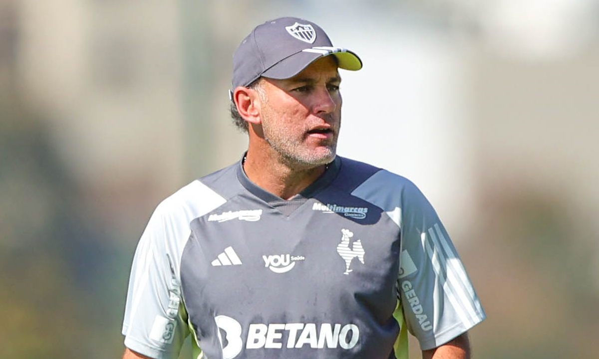 Técnico Gabriel Milito em treino do Atlético na Cidade do Galo (foto: Pedro Souza/Atlético)