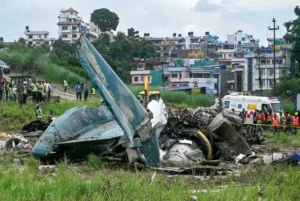 Vídeo: acidente de avião deixa dezoito pessoas mortas no Nepal; apenas piloto sobrevive