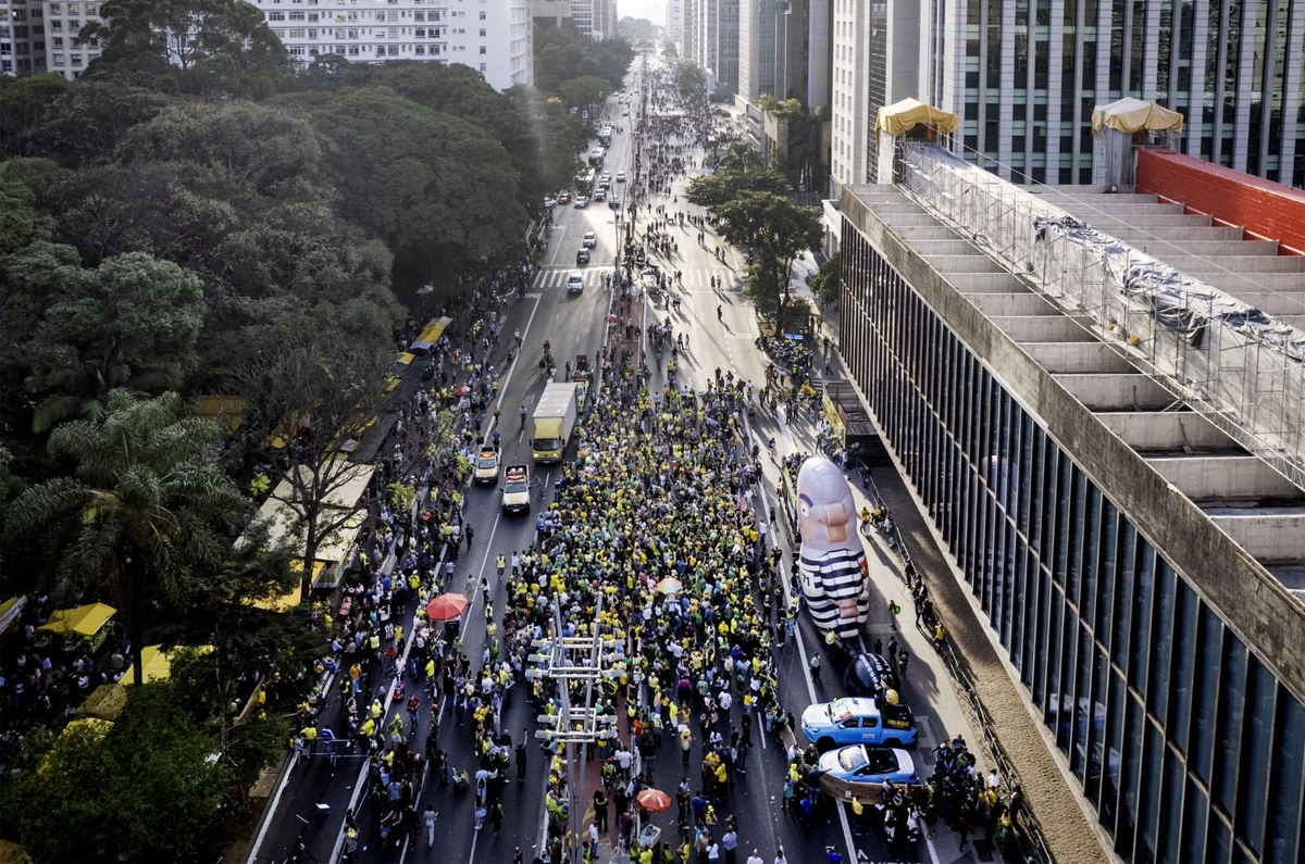 Em ato na Paulista contra STF, apoiadores de Bolsonaro gritam: ‘Trump vive’