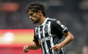 Gustavo Scarpa em ação pelo Atlético diante do Fortaleza, na Arena MRV (23/6) (foto: Pedro Souza/Atlético)