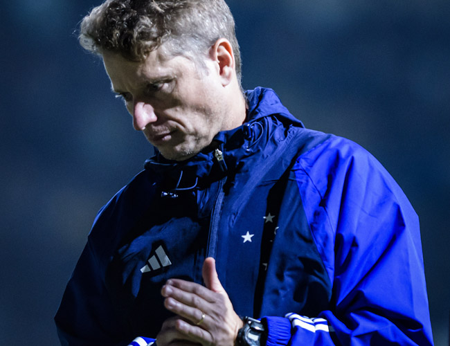 Fernando Seabra, técnico do Cruzeiro, em derrota para o Criciúma, pela 14ª rodada da Série A (foto: Gustavo Aleixo/Cruzeiro)