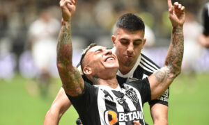 Vargas comemora gol do Atlético sobre o São Paulo (foto: Ramon Lisboa/EM/DA.Press)