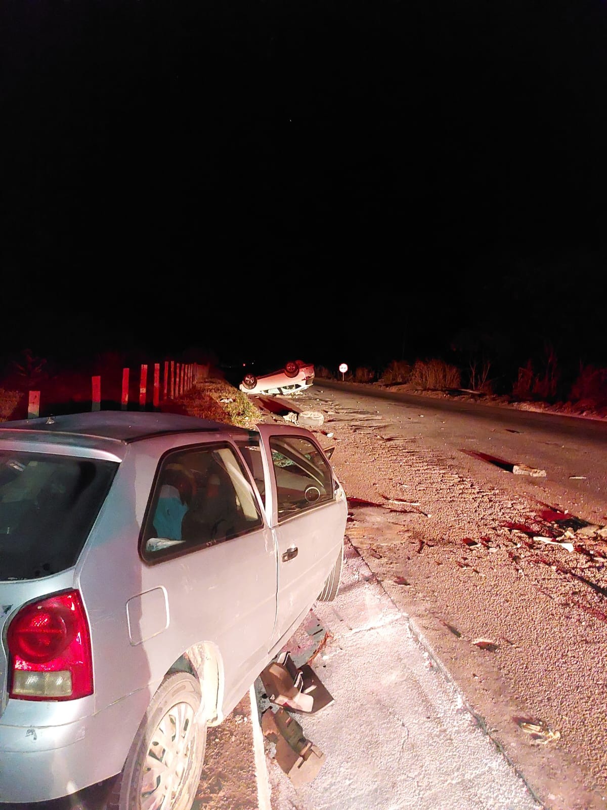 Motorista morre em batida frontal entre carros na BR-116 em Governador Valadares