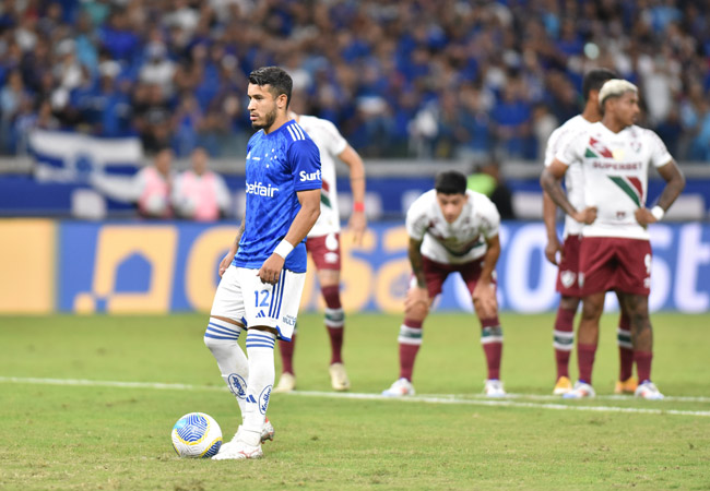 William, do Cruzeiro, converteu pênalti assinalado após toque no braço de jogador do Fluminense (foto: Ramon Lisboa/EM/D.A Press)