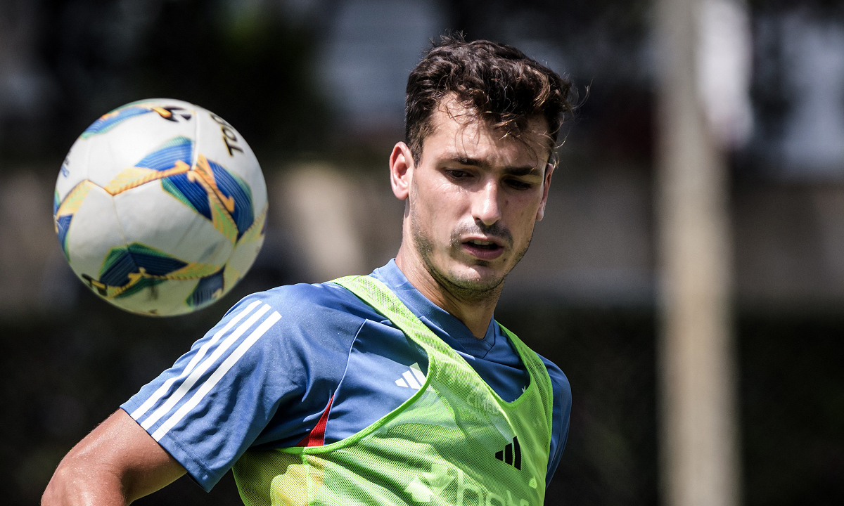 Dinenno em treino do Cruzeiro (foto: Gustavo Aleixo/Cruzeiro)