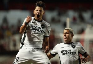 Romero comemora gol na vitória do Botafogo sobre o Atlético-GO (foto: Vitor Silva/Botafogo.)