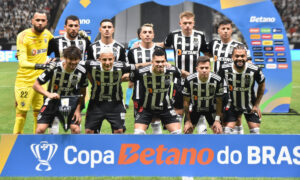 A premiação do Atlético com o avanço às quartas da Copa do Brasil