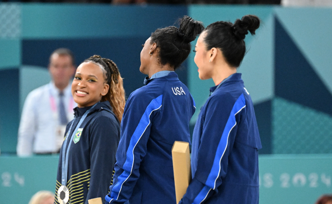 Bicampeã olímpica, Simone Biles rasga elogios a Rebeca: ‘Cansada de competir com ela’