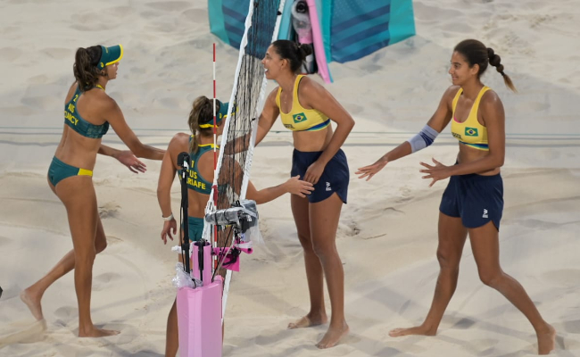 Duda e Ana Patrícia no vôlei de praia em Paris - (foto: Leandro Couri/EM/D.A Press)