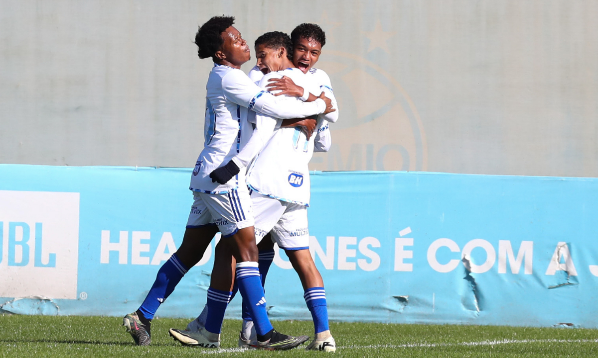 Jogadores do Cruzeiro comemorando gol (foto: Rodrigo Fatturi/Grêmio)