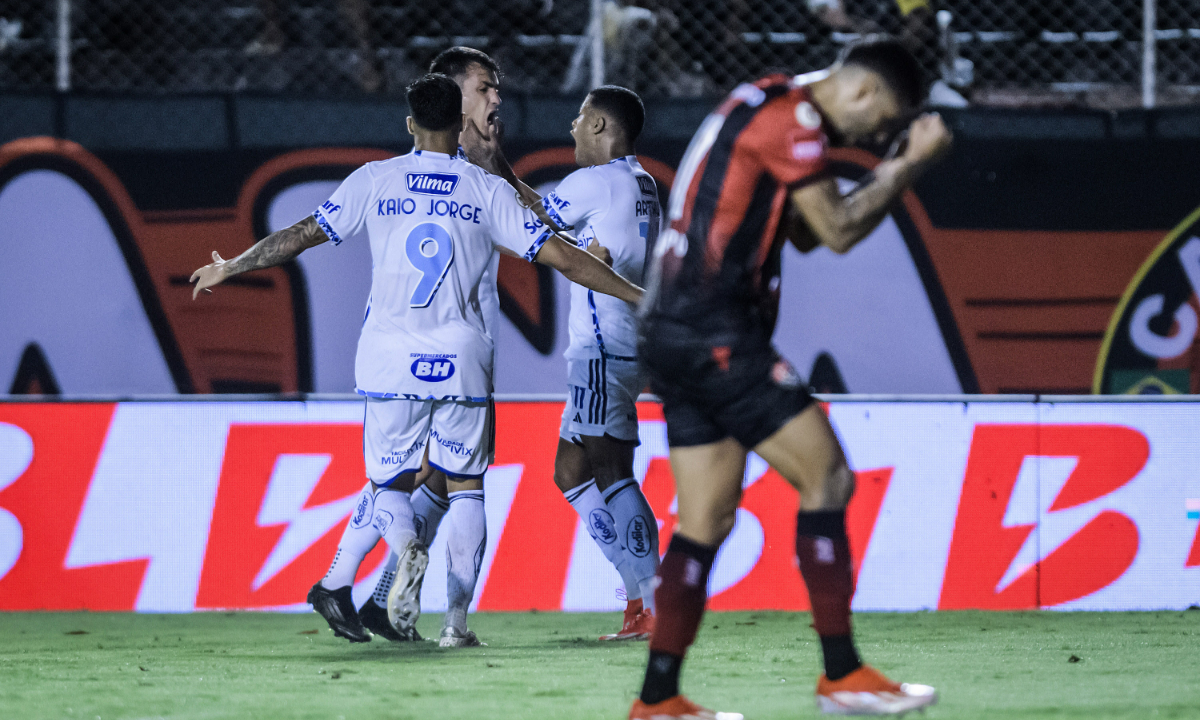 Dinenno comemora gol pelo Cruzeiro (foto: Gustavo Aleixo/Cruzeiro)