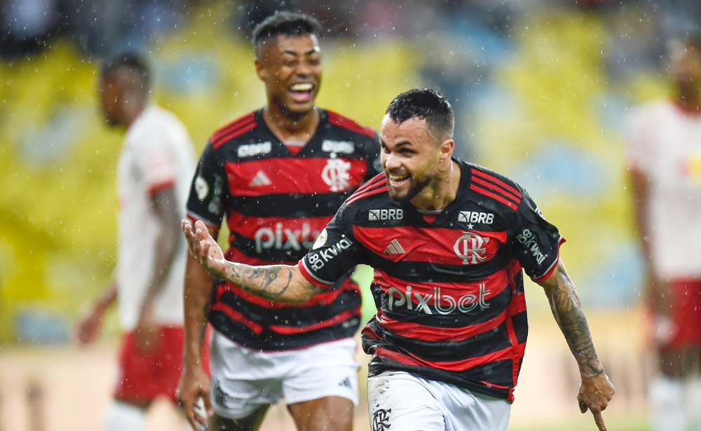 Flamengo bate Bragantino com gol de Michael e volta a vencer pelo Brasileirão