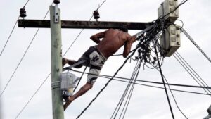 “Gatos” na rede de energia estão deixando a conta de luz dos brasileiros mais cara