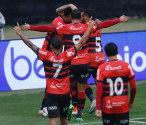 Jogadores do Ituano comemoram gol sobre Goiás (foto: Paulo Pinto / Ituano)