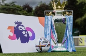 Taça do campeonato (foto: Foto: Jonathan Nackstrand/AFP)