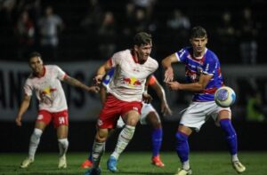 Fortaleza e Bragantino em jogo pela Série A (foto: Ari Ferreira/Red Bull Bragantino)