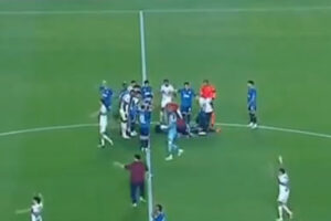 Jogador do Nacional passa mal em partida contra São Paulo e deixa estádio de ambulância