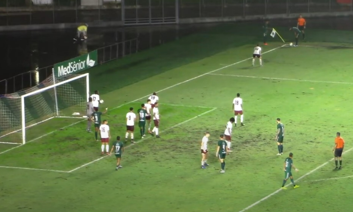 Jogo no estádio Kléber Andrade, em Cariacica (foto: Reprodução/Tiva TV)