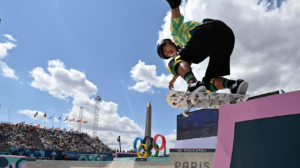 Medalha para o Brasil! Augusto Akio sobe ao pódio no skate park em Paris 2024