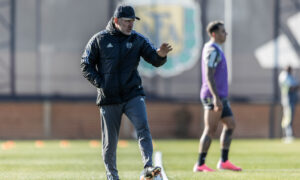 Gabriel Milito em treino do Atlético (foto: Pedro Souza/Atlético)