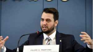 Moraes determina soltura de Filipe Martins, ex-assessor de Bolsonaro