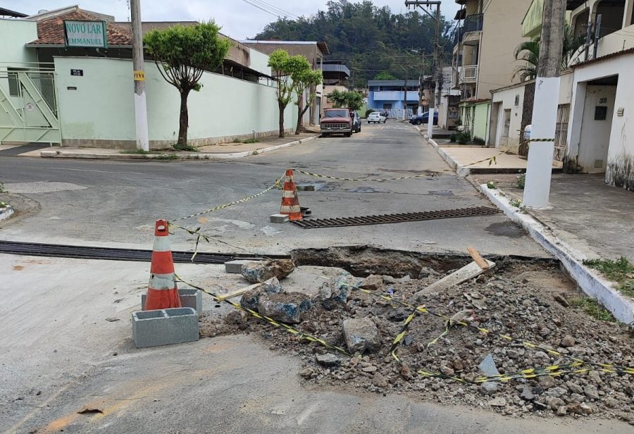 Obra em grelha de drenagem no bairro Cruzeirinho depõe contra o serviço público