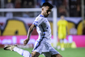 Pegou na mão? Matheus Henrique abre o jogo sobre segundo gol do Cruzeiro contra Vitória