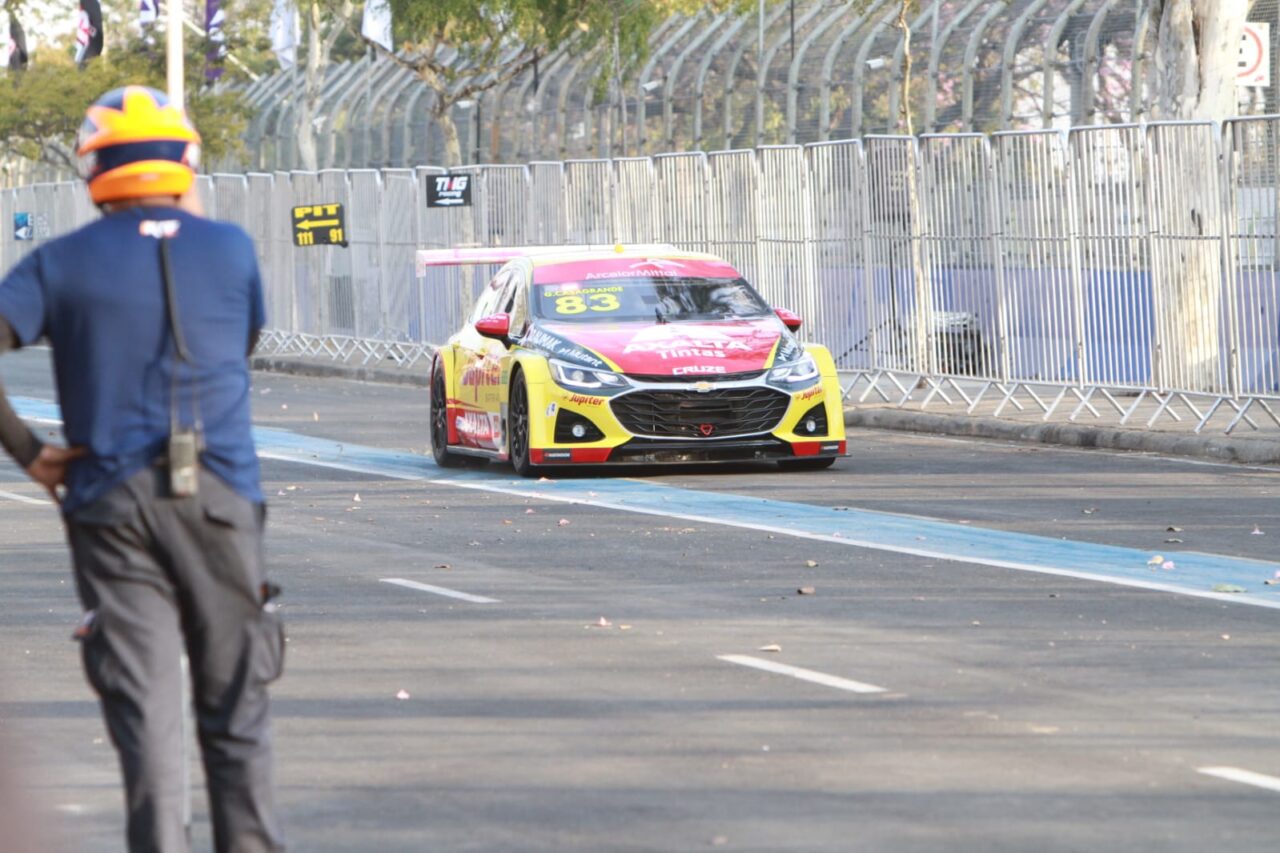 Primeiro dia da Stock Car em BH tem ronco dos motores e expectativa de pilotos e fãs