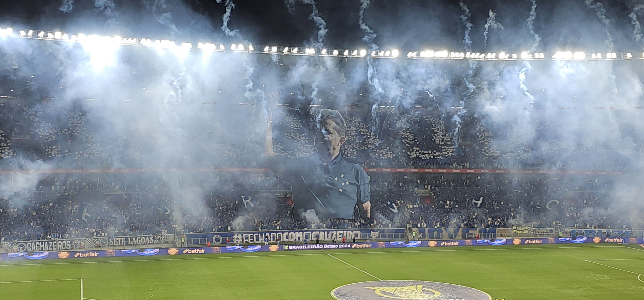 Mosaico que a torcida do Cruzeiro fez para Pedrinho - (foto: João Victor Pena/No Ataque)