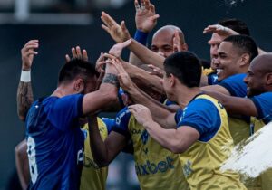 Vídeo: ex-Cruzeiro marca golaço, e Avaí vence o Santos pela Série B