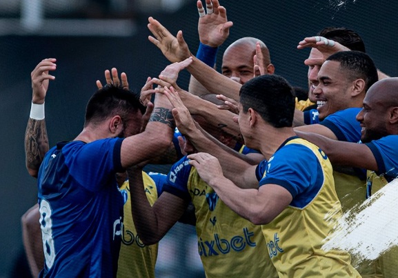 Vídeo: ex-Cruzeiro marca golaço, e Avaí vence o Santos pela Série B