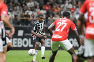 Alisson em ação pelo Atlético diante do Caracas na Arena MRV (foto: Alexandre Guzanshe/EM/D.A Press)