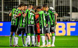 América em jogo da Série B (foto: Mourão Panda/América)