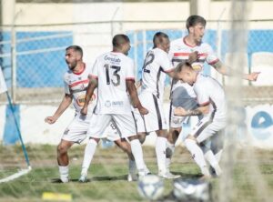 Jogadores do Anápolis comemoram gol (foto: Divulgação/Anápolis)