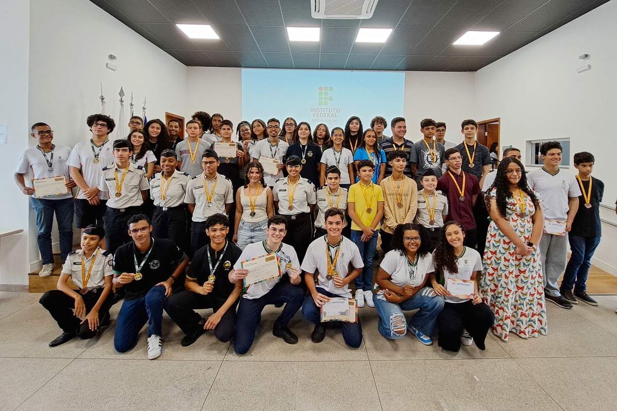 Estudantes de 16 cidades da região são premiados na cerimônia de premiação da Olimpíada Brasileira de Matemática em Governador Valadares | Vales de Minas Gerais