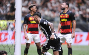 Matías Zaracho comemora gol pelo Atlético diante do Sport na Copa do Brasil (foto: Alexandre Guzanshe/EM/D.A Press)