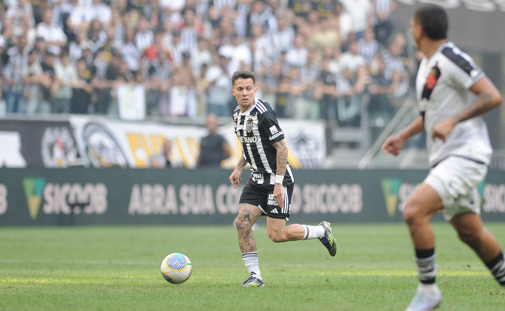 Bernard, meia-atacante do Atlético, em ação diante do Vasco (foto: Alexandre Guzanshe/EM/D.A Press)