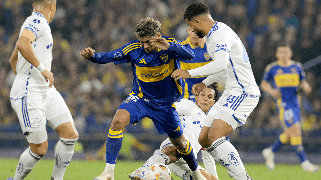 Jogadores de Cruzeiro e Boca Juniors, pela Copa Sul-Americana (foto: Juan Mabromata/AFP)