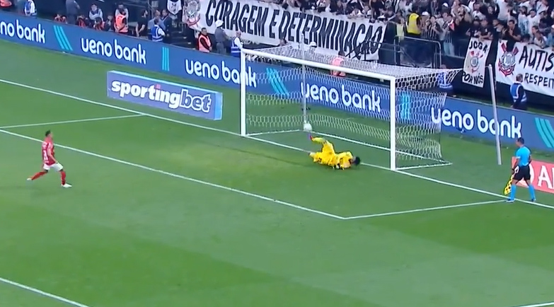 Hugo Souza defendeu três pênaltis (foto: Reprodução/Conmebol)