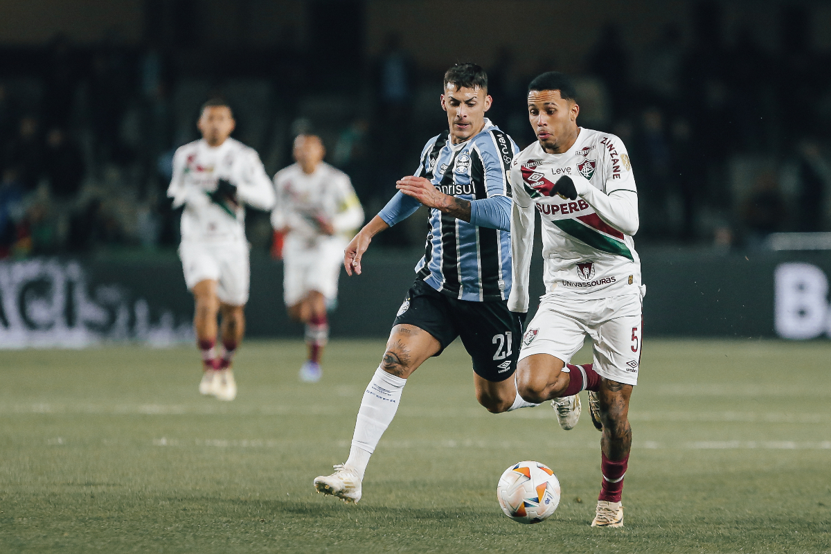 Lance de Grêmio x Fluminense (foto: LUCAS MERÇON / FLUMINENSE F.C)