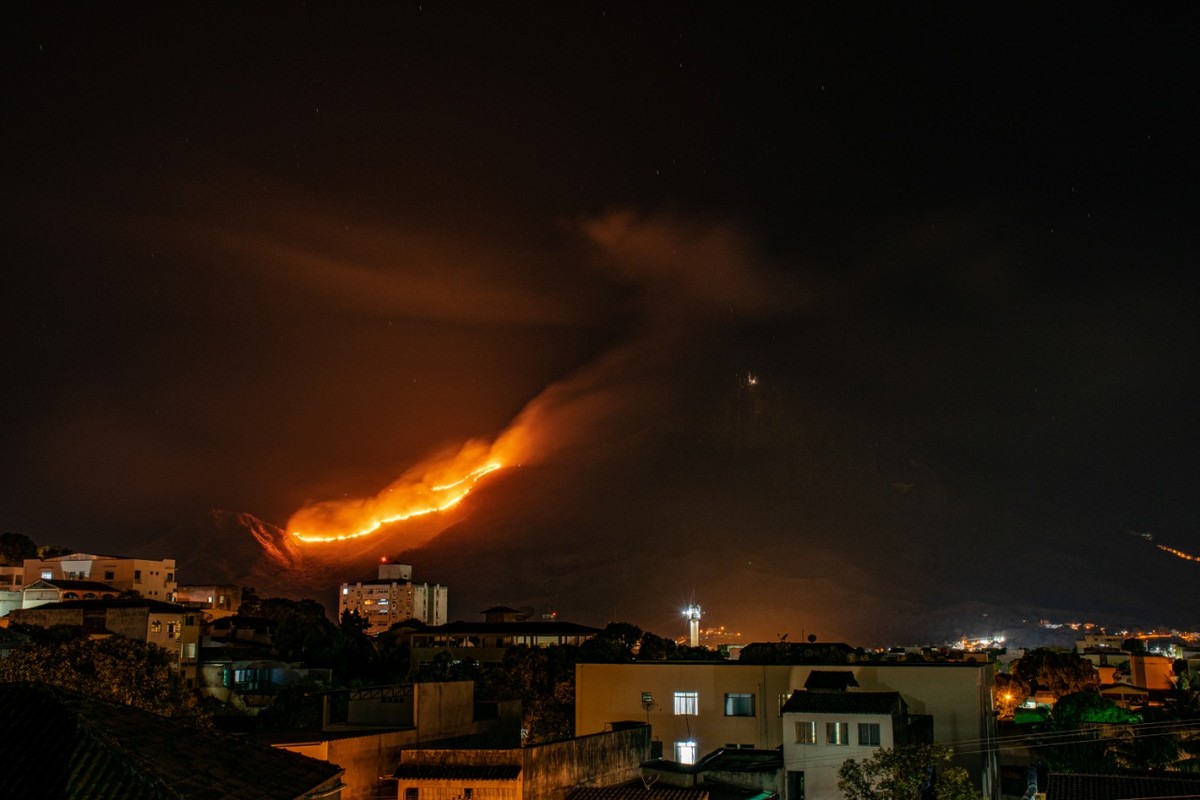 Instituição é multada em mais de meio milhão por incêndio no Pico da Ibituruna