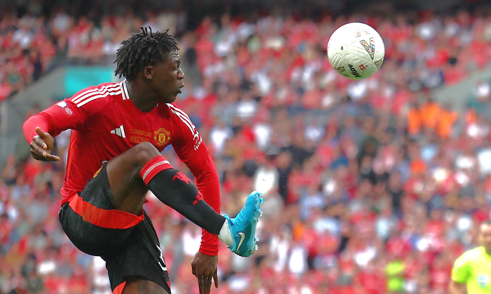 Mainoo em jogo pelo United (foto: HENRY NICHOLLS / AFP)