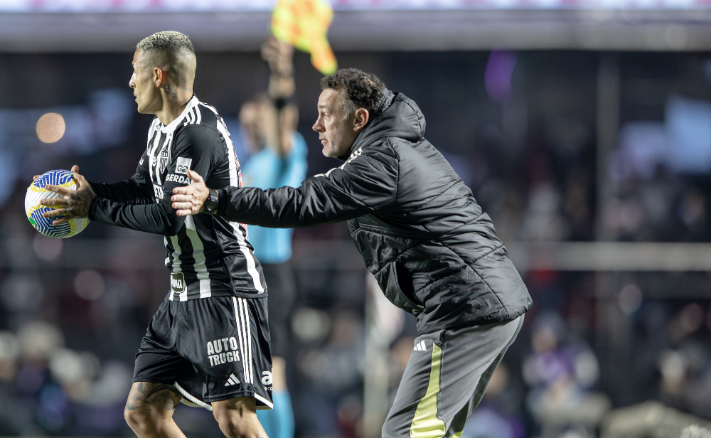 Gabriel Milito, técnico do Atlético, em ação diante do São Paulo (foto: Pedro Souza/Atlético)