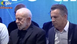 Após criticar ausência de governadores, Lula divide palco com Mauro Mendes