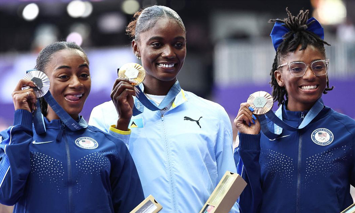 Sha'Carri Richardson, Julien Alfred e Melissa Jefferson (foto: Anne-Christine POUJOULAT / AFP)